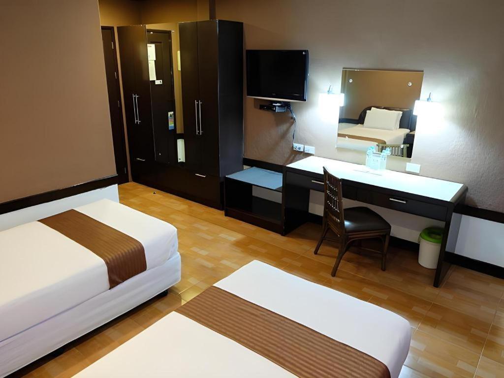 Holiday Spa Hotel Cebu Stadt Exterior foto