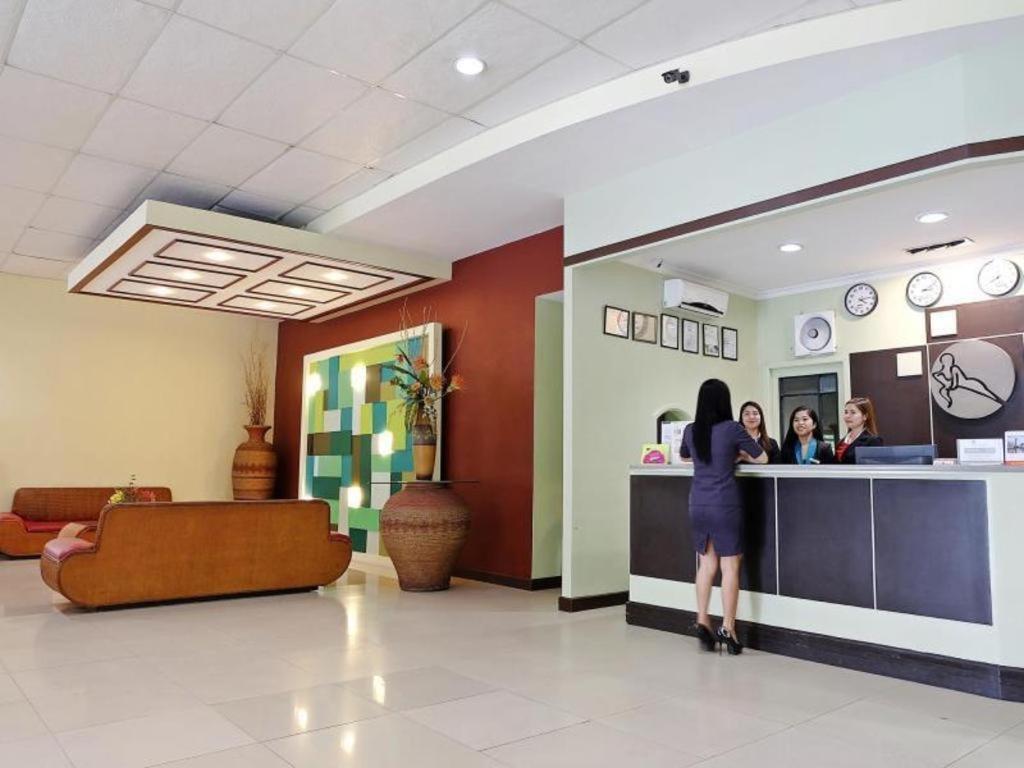 Holiday Spa Hotel Cebu Stadt Exterior foto